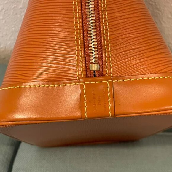 Louis Vuitton Vintage Epi Alma - Picture 12 of 16
